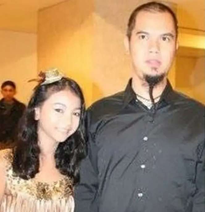 Potret Lawas Artis Foto Bareng Seleb Idolanya Sebelum Terkenal, Kini Penampilannya Berubah Drastis