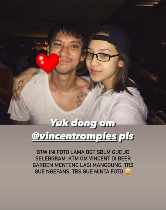Potret Lawas Artis Foto Bareng Seleb Idolanya Sebelum Terkenal, Kini Penampilannya Berubah Drastis
