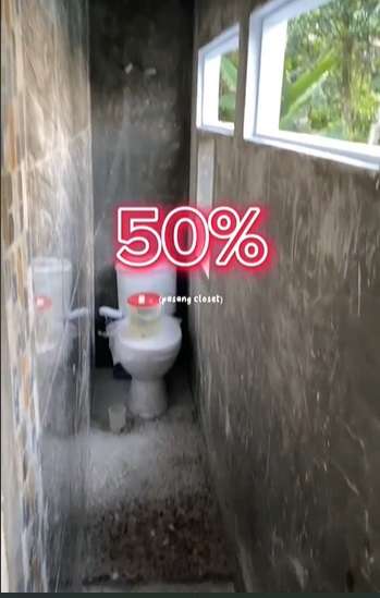 Nekat Bikin Kamar Mandi di Lahan Super Sempit, Hasilnya Malah Kayak Gini…