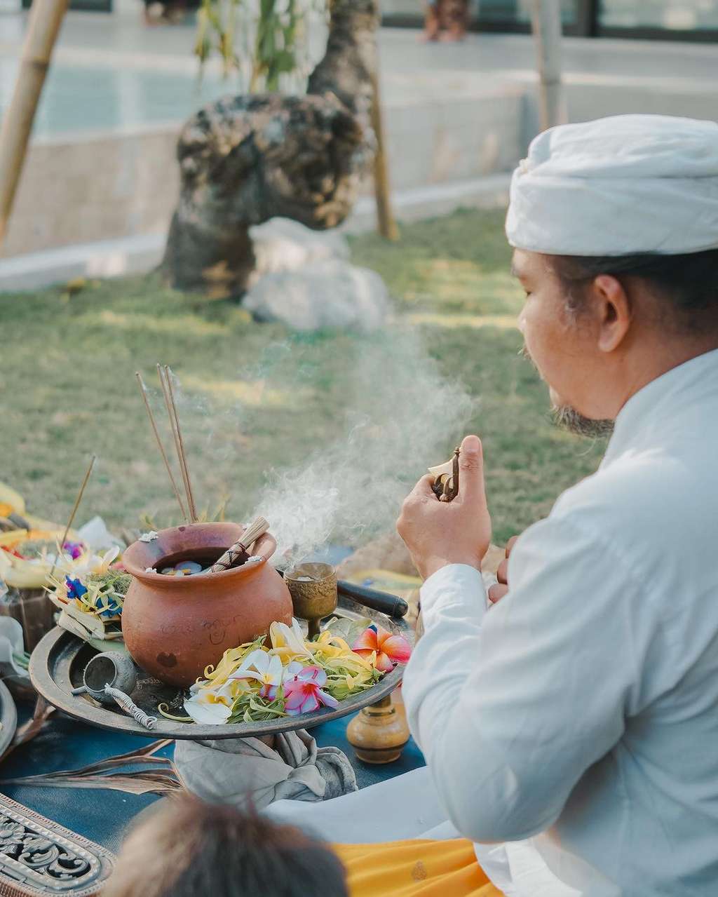 10 Potret Farah Quinn Gelar Ritual Melaspas untuk Vila Baru, Mewahnya Bak Negeri Dongeng!