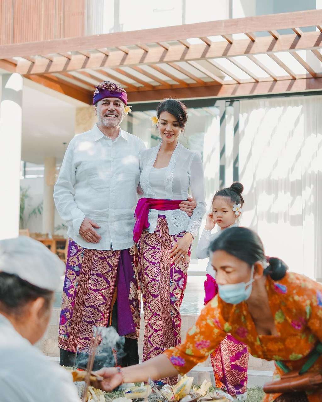10 Potret Farah Quinn Gelar Ritual Melaspas untuk Vila Baru, Mewahnya Bak Negeri Dongeng!
