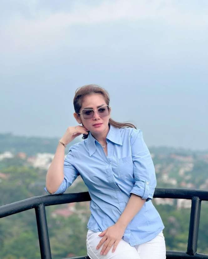 Sederet Artis Cantik yang Masih Betah Menjada Janda Selama Belasan Tahun 