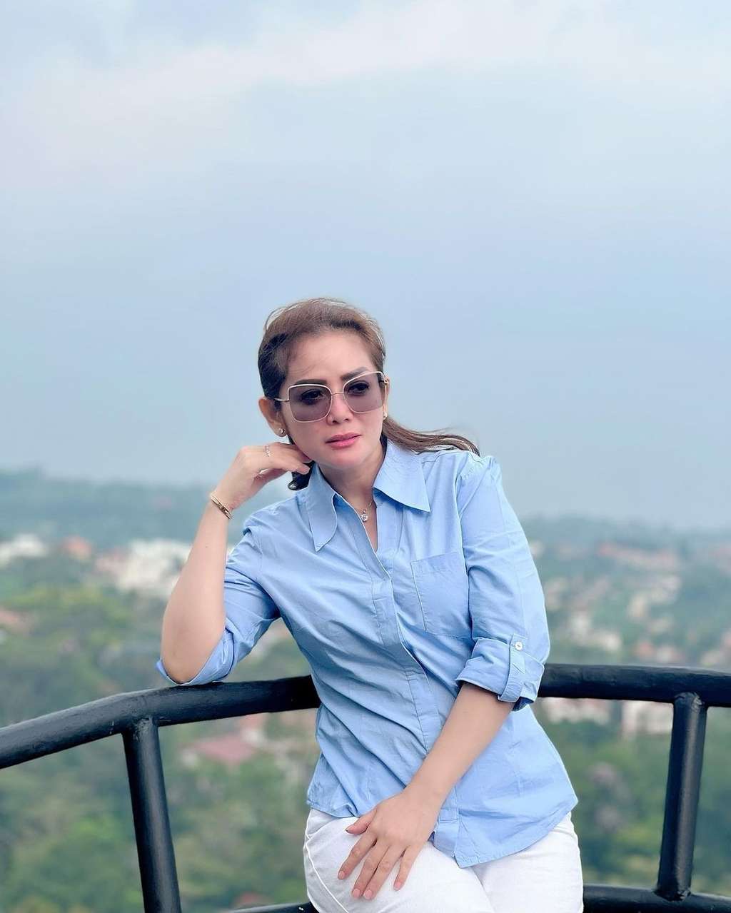 Sederet Artis Cantik yang Masih Betah Menjada Janda Selama Belasan Tahun 