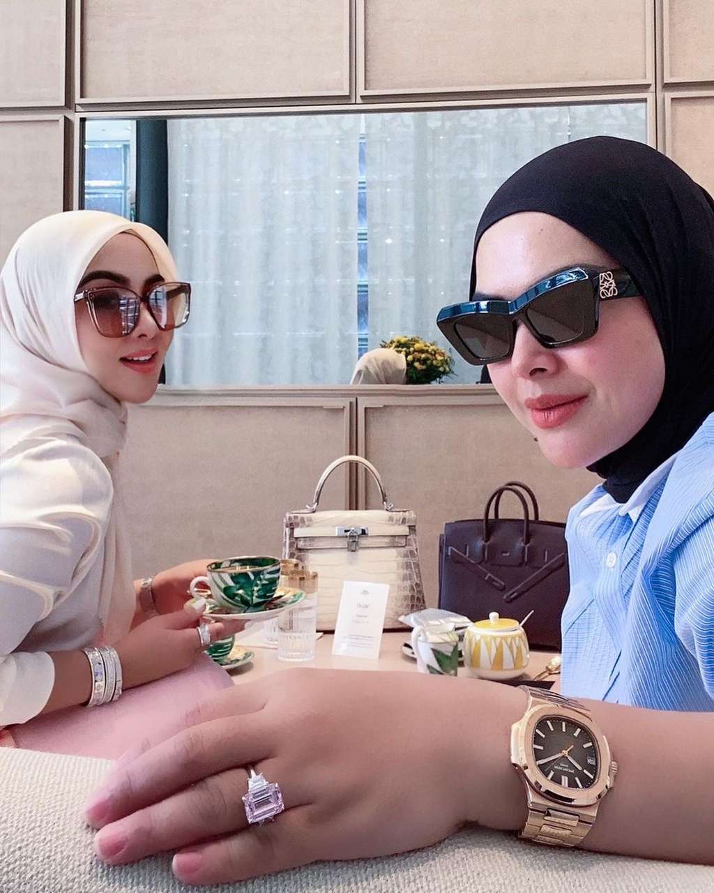 Ajak Nongkrong Aisyahrani di Jepang, Syahrini Pakai Gelang Rp2 Miliar 