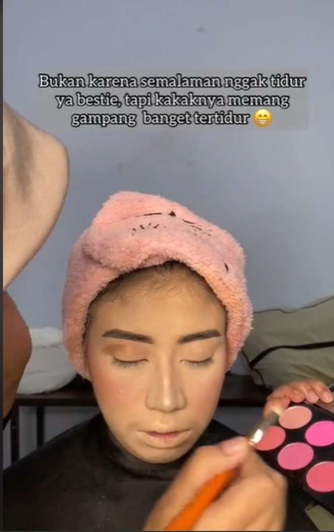 Momen Pengantin Tidur Pulas Selama Dimakeup Ini Bikin MUA Bingung, Auto Keluarkan Skill Khusus