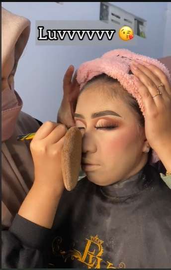 Momen Pengantin Tidur Pulas Selama Dimakeup Ini Bikin MUA Bingung, Auto Keluarkan Skill Khusus