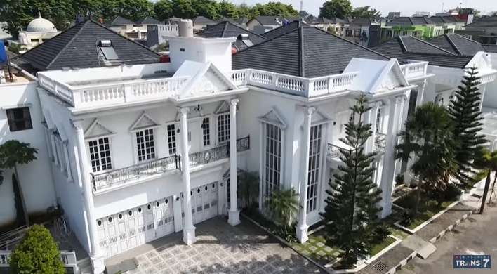 10 Potret Rumah Mewah Mantan Sopir Angkot, Kini Jadi Crazy Rich, Istananya Seluas 7,5 Hektar