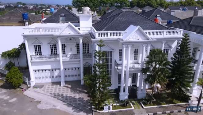 10 Potret Rumah Mewah Mantan Sopir Angkot, Kini Jadi Crazy Rich, Istananya Seluas 7,5 Hektar