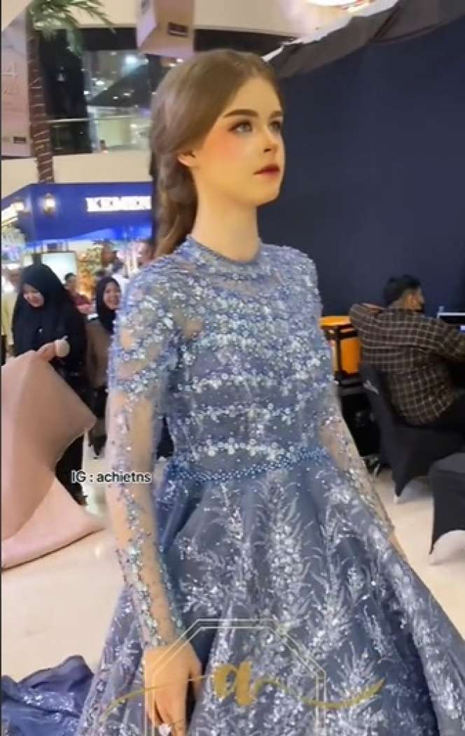 Wanita Bule Dimakeup Ala Princess, Hasilnya Bikin Syok: Kayak Manekin Hidup