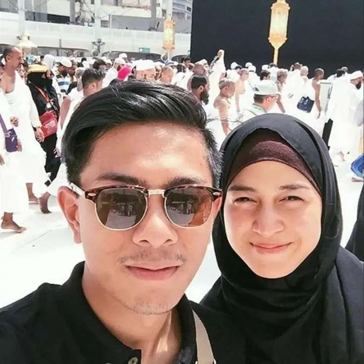 8 Potret Artis ke Tanah Suci Bareng Pacar, Fuji dan Thariq Halilintar Didoakan Berjodoh!