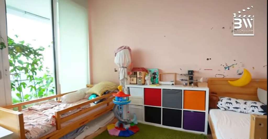Kaget Ada Sekolah yang Dukung LGBT, Ini Potret Rumah Daniel Mananta yang Berkonsep Industrial, Keren Banget!
