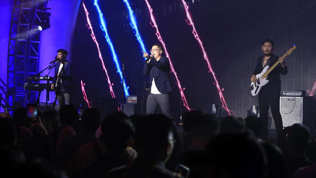 FOTO: Nostalgia Bareng Kerispatih x Sammy Simorangkir di Konser Spesial Gen-P  