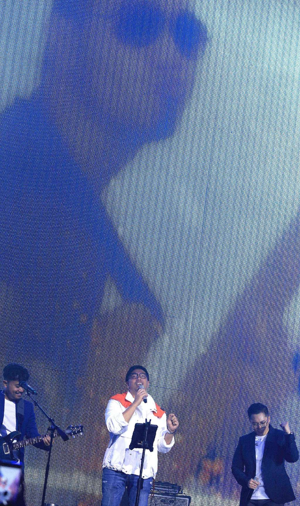 FOTO: Nostalgia Bareng Kerispatih x Sammy Simorangkir di Konser Spesial Gen-P  