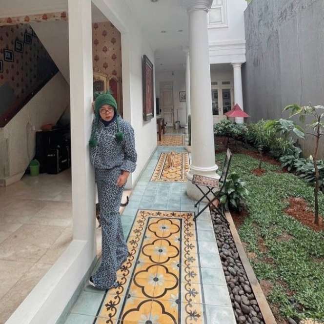 Dulu Tinggal di Rumah Pinggir Kali Beratap Seng, Kini Jadi Penyanyi Top Tanah Air, Penampilan Terbarunya Bikin Pangling