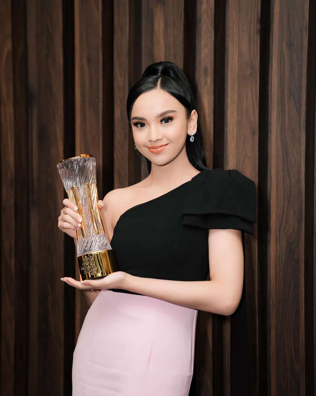 Tak Disangka, Penyanyi Kondang Ini Suka Pelihara Kecoa di Rumah Hingga Beranak Pinak, Berani Pegang Pakai Tangan Kosong