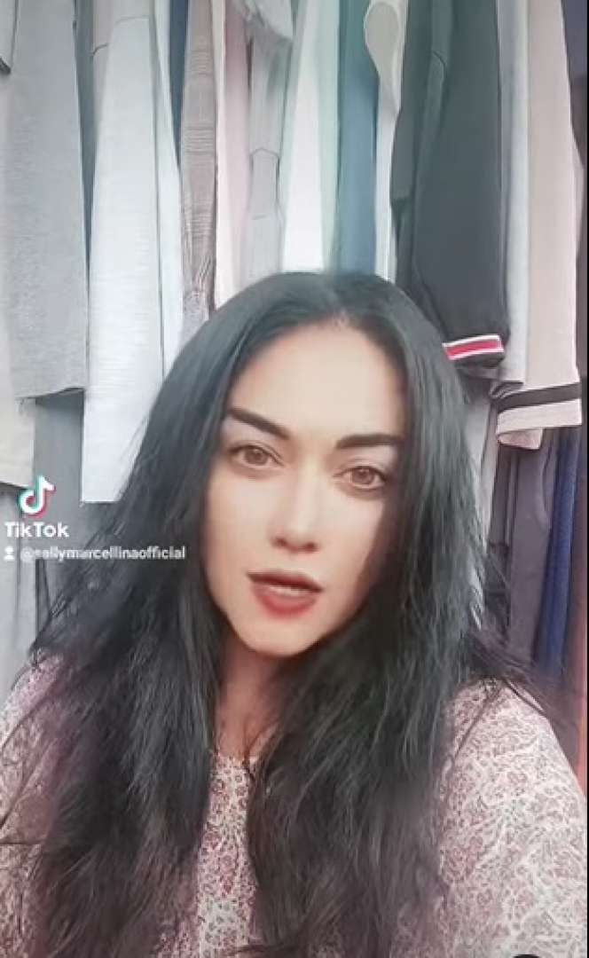 Potret Rumah Sally Marcellina, Artis Cantik di Film Warkop DKI yang Kini Jualan Baju di Pinggir Jalan, Pernah Tertipu Investasi Bodong