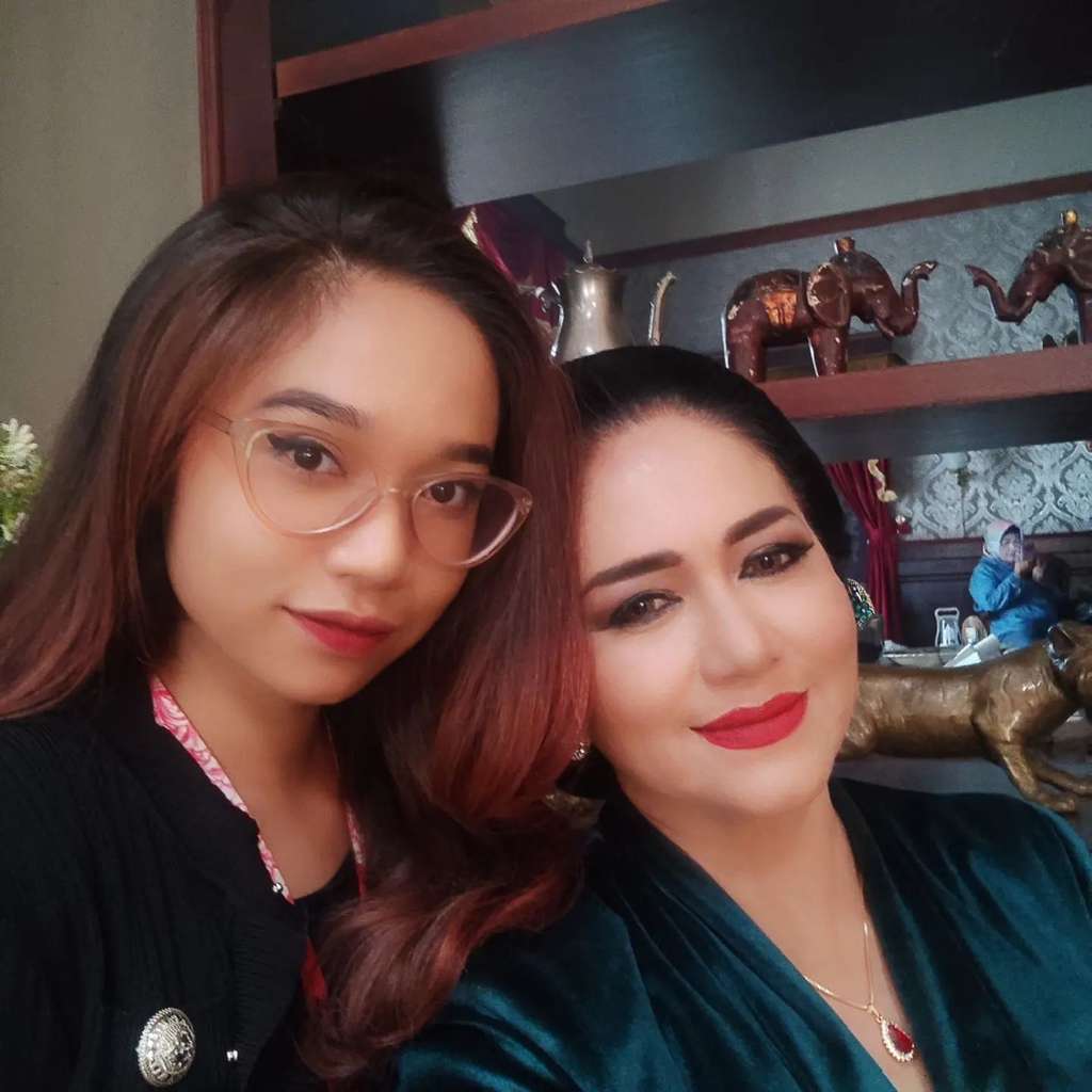 Potret Rumah Sally Marcellina, Artis Cantik di Film Warkop DKI yang Kini Jualan Baju di Pinggir Jalan, Pernah Tertipu Investasi Bodong