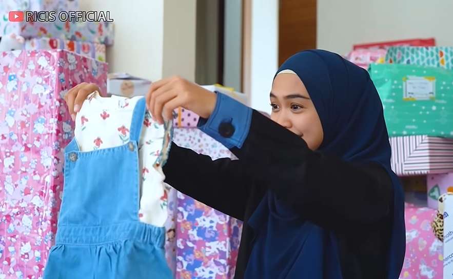 Potret Ria Ricis Buka Kado Ulang Tahun Moana, Punya Ashanty Paling Mewah! 