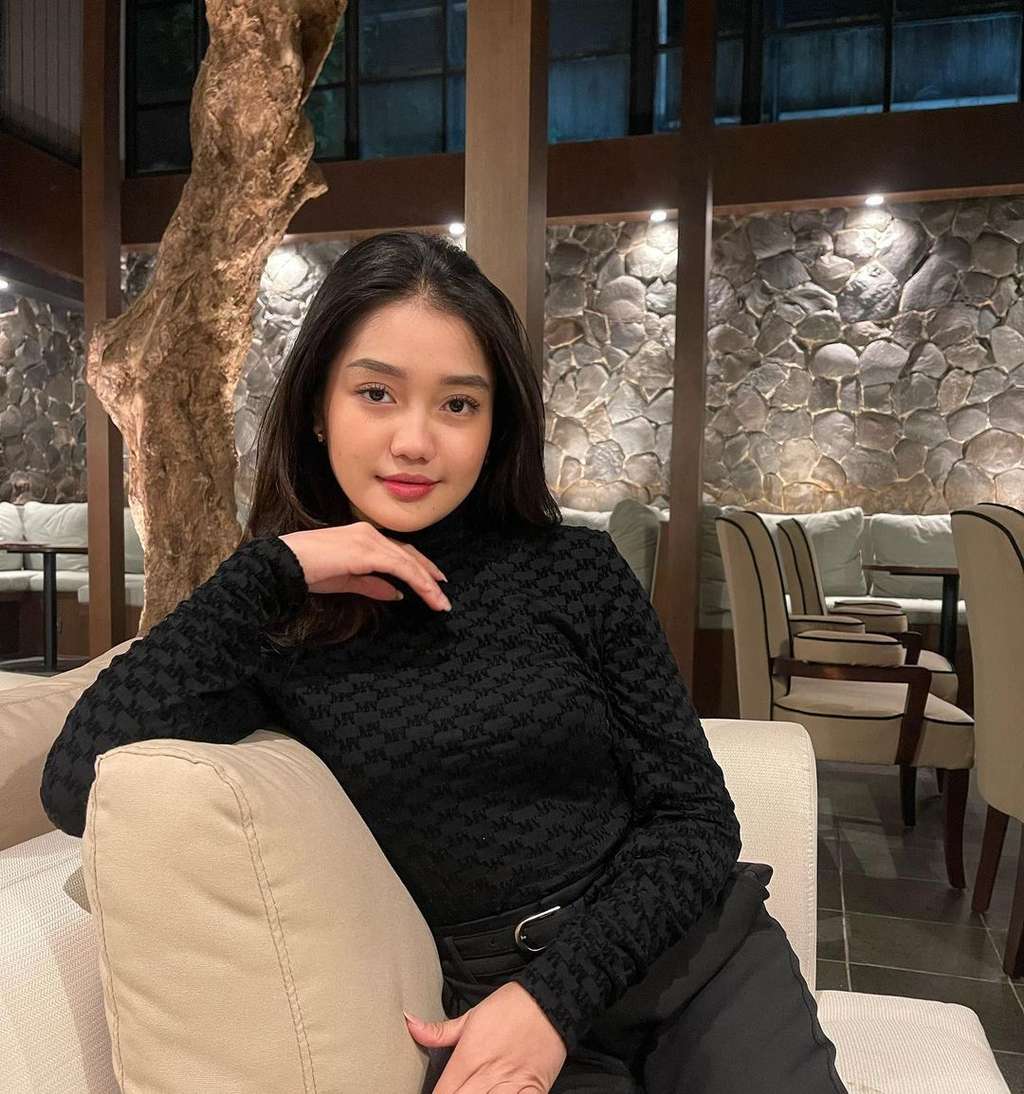 6 Potret Chandrika Chika Disawer Uang oleh Billy Syahputra, 'Kayak Bukan Akting'