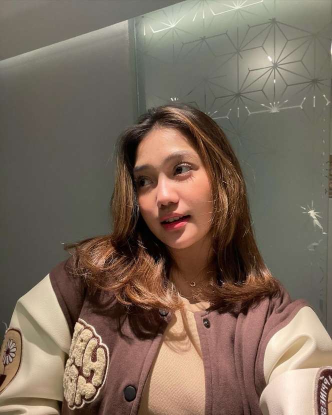 6 Potret Chandrika Chika Disawer Uang oleh Billy Syahputra, 'Kayak Bukan Akting'