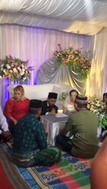 Potret Remaja 16 Tahun Menikah dengan Wanita 41 Tahun, Ternyata Sahabat Ibunya