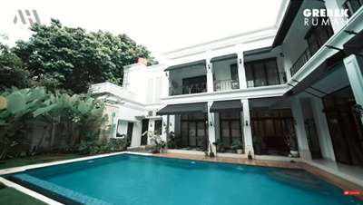 Potret Rumah Mewah Arie Untung dengan Desain Klasik Modern, Elegan dan Cozy Banget!