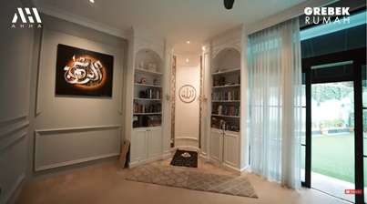 Potret Rumah Mewah Arie Untung dengan Desain Klasik Modern, Elegan dan Cozy Banget!