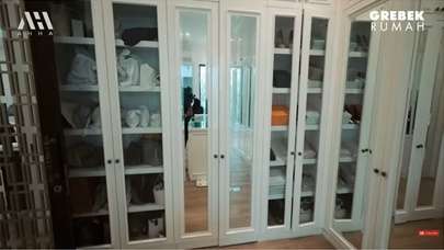 Potret Rumah Mewah Arie Untung dengan Desain Klasik Modern, Elegan dan Cozy Banget!