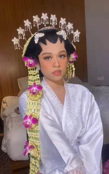Pengantin Ini Request Look Makeup Seperti Mendiang Sang Ibu, Hasilnya Malah Bikin Mewek