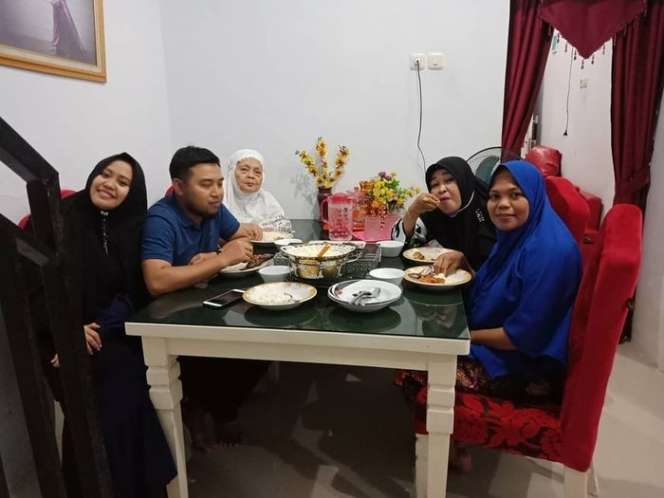 Dulu Tinggal di Gubuk Reot Berdinding Papan Rentan Roboh, Kini Penampakan Rumah Aty Kodong Bikin Melongo, Toilet Emas Bak Singgasana Raja!