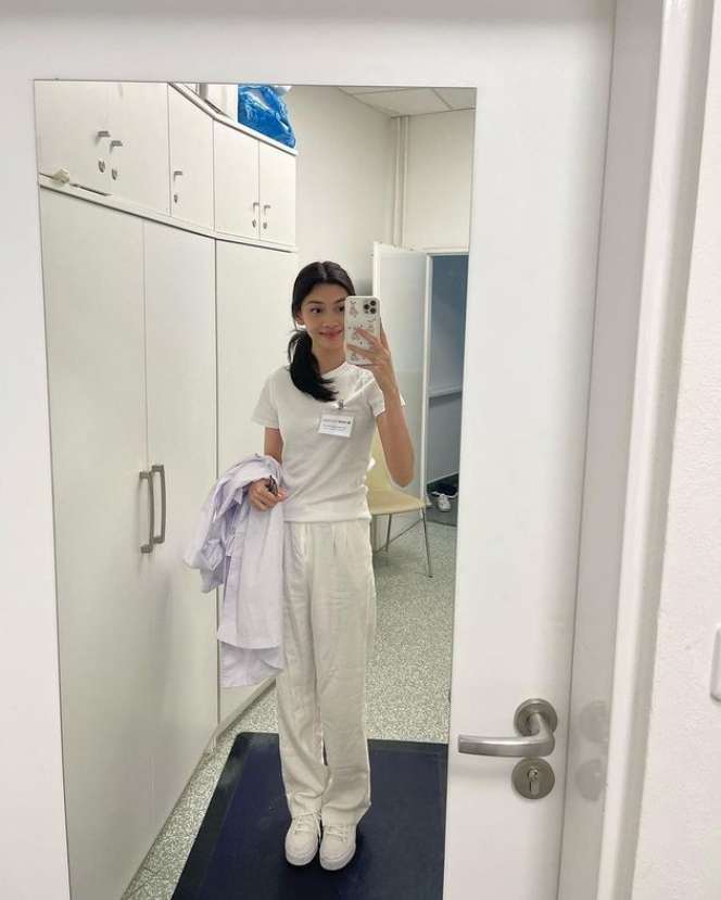 Potret Sasi Asmara Calon Dokter Cantik Putri Anjasmara dan Dian Nitami