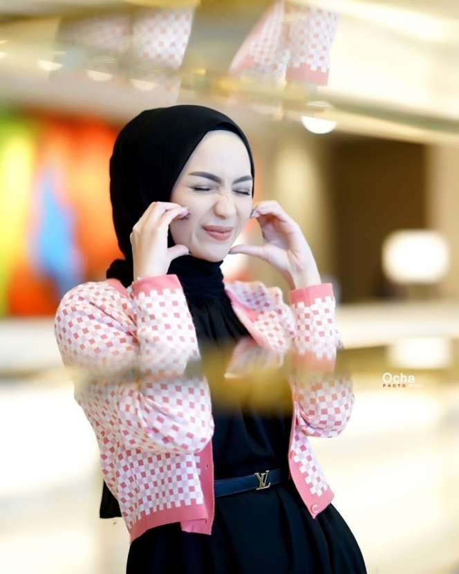 Dulu Tinggal di Rumah Berdinding Kayu Beralas Semen, Kini Hidup Artis Cantik Ini Berubah Drastis, Jadi Pengusaha Sukses-Punya Hunian Mewah