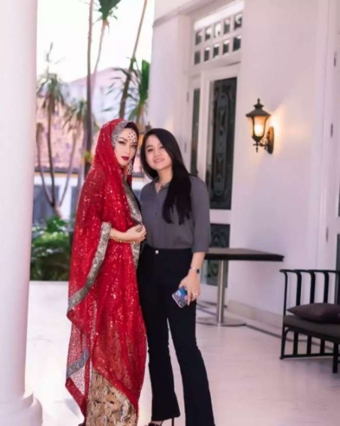 Dulu Tinggal di Rumah Berdinding Kayu Beralas Semen, Kini Hidup Artis Cantik Ini Berubah Drastis, Jadi Pengusaha Sukses-Punya Hunian Mewah