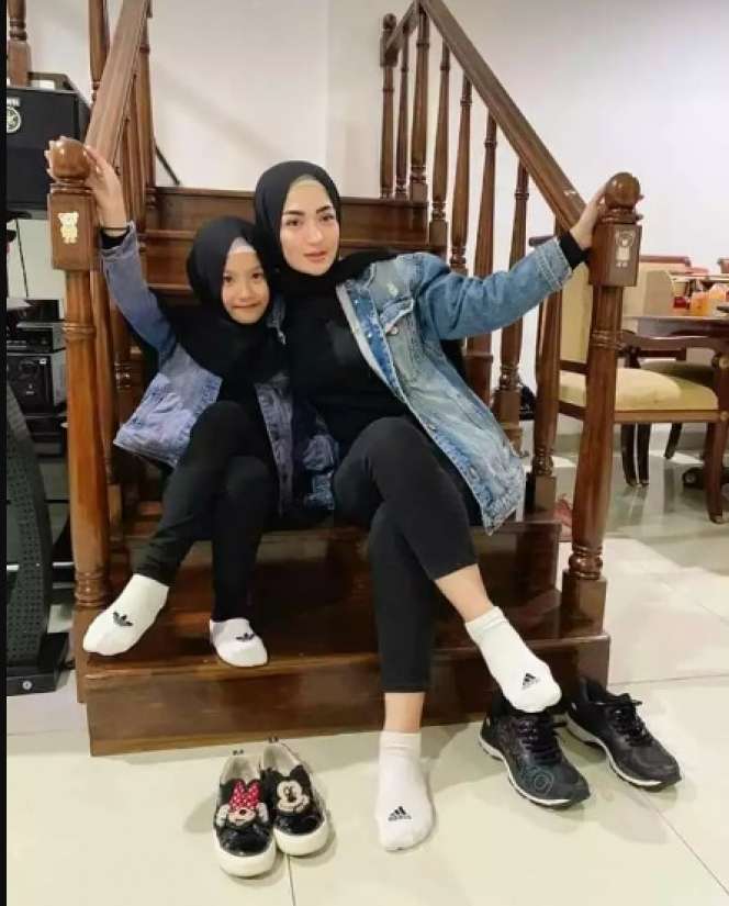 Dulu Tinggal di Rumah Berdinding Kayu Beralas Semen, Kini Hidup Artis Cantik Ini Berubah Drastis, Jadi Pengusaha Sukses-Punya Hunian Mewah