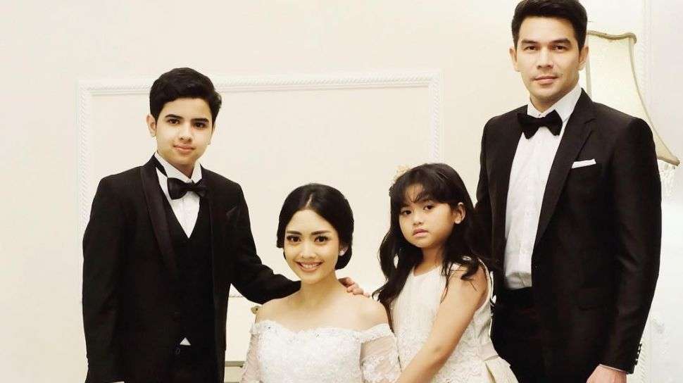 8 Potret Pasangan Menikah di Sinetron, Dinda Kirana Anggun Banget Pakai Adat Sunda, Kayak Beneran!