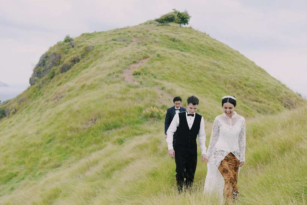 8 Potret Pasangan Menikah di Sinetron, Dinda Kirana Anggun Banget Pakai Adat Sunda, Kayak Beneran!