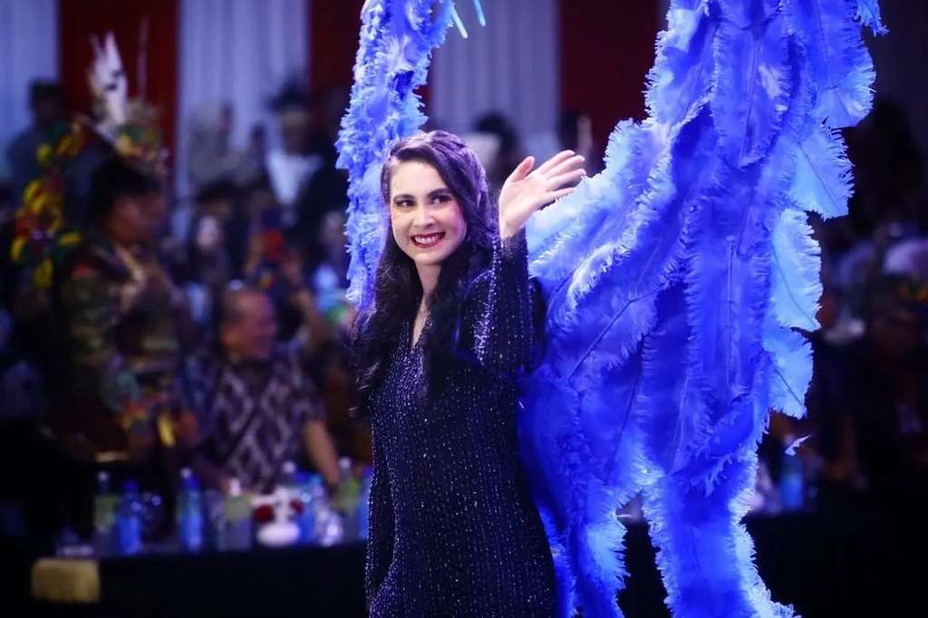 Potret Arumi Bachsin Ajak Sang Anak Lenggak-lenggok di Jember Fashion Carnaval, Putri Cantiknya Jadi Sorotan