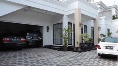 9 Potret Rumah Mewah Olivia Zalianty di Kemang, Kamar Mandi Berdinding Marmer dan Punya Kolam Renang Gede Banget