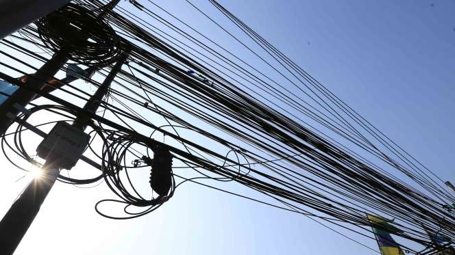 FOTO: Kabel Semrawut di Jakarta, Ngeri Lihatnya