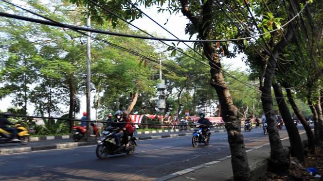 FOTO: Kabel Semrawut di Jakarta, Ngeri Lihatnya