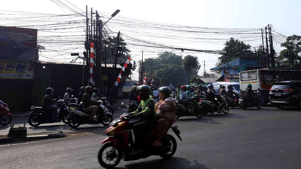 FOTO: Kabel Semrawut di Jakarta, Ngeri Lihatnya