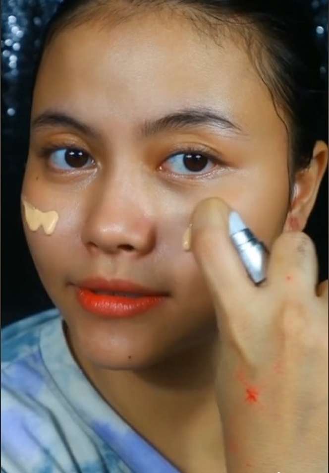 Wanita Ini Recreate Makeup ala Bintang Bollywood, Hasilnya Bikin Syok, Tak Disangka Bisa Semirip Itu