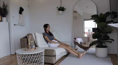 8 Potret Kamar Amanda Rawless di Sydney, Minimalis dan Cozy Banget dengan Interior Serba Putih