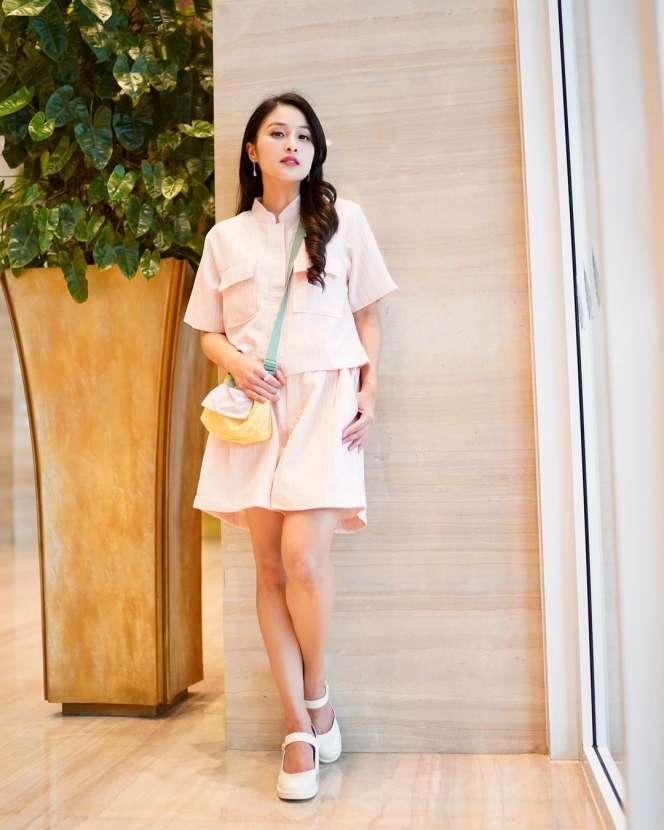 OOTD Sandra Dewi yang Kini Berusia 40 Tahun, Cantiknya Tak Luntur