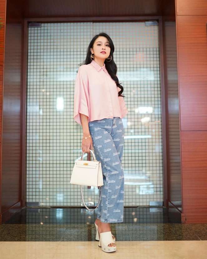 OOTD Sandra Dewi yang Kini Berusia 40 Tahun, Cantiknya Tak Luntur