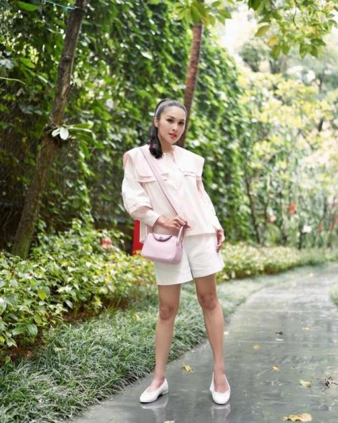 OOTD Sandra Dewi yang Kini Berusia 40 Tahun, Cantiknya Tak Luntur