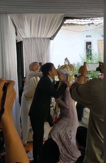 Viral Ayah di Bandung Nikahi Sahabat Dari Anaknya Sendiri, Ekspresinya Jadi Sorotan!