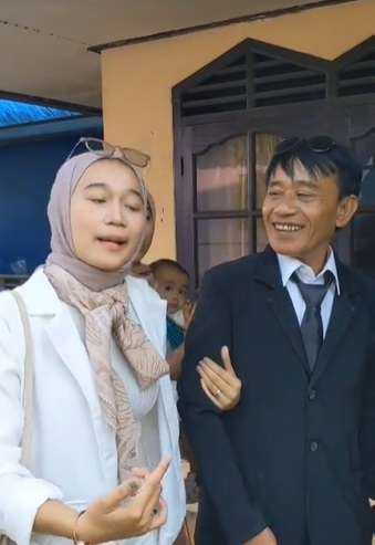 Viral Ayah di Bandung Nikahi Sahabat Dari Anaknya Sendiri, Ekspresinya Jadi Sorotan!