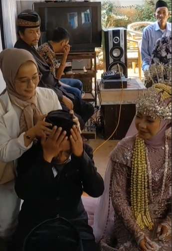 Viral Ayah di Bandung Nikahi Sahabat Dari Anaknya Sendiri, Ekspresinya Jadi Sorotan!