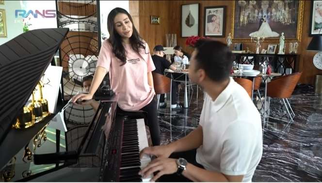 Rumah Mewah Penyanyi Top Ini Bikin Raffi Ahmad Diam Seribu Bahasa, Sultan Andara Sampai Rela Lepas Sepatu Agar Tak Kotori Lantai!